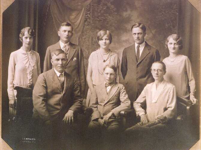 qual-fam.jpg (36051 bytes)
